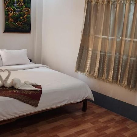 Thip Phavanh Guesthouse Muang Pakbèng Buitenkant foto