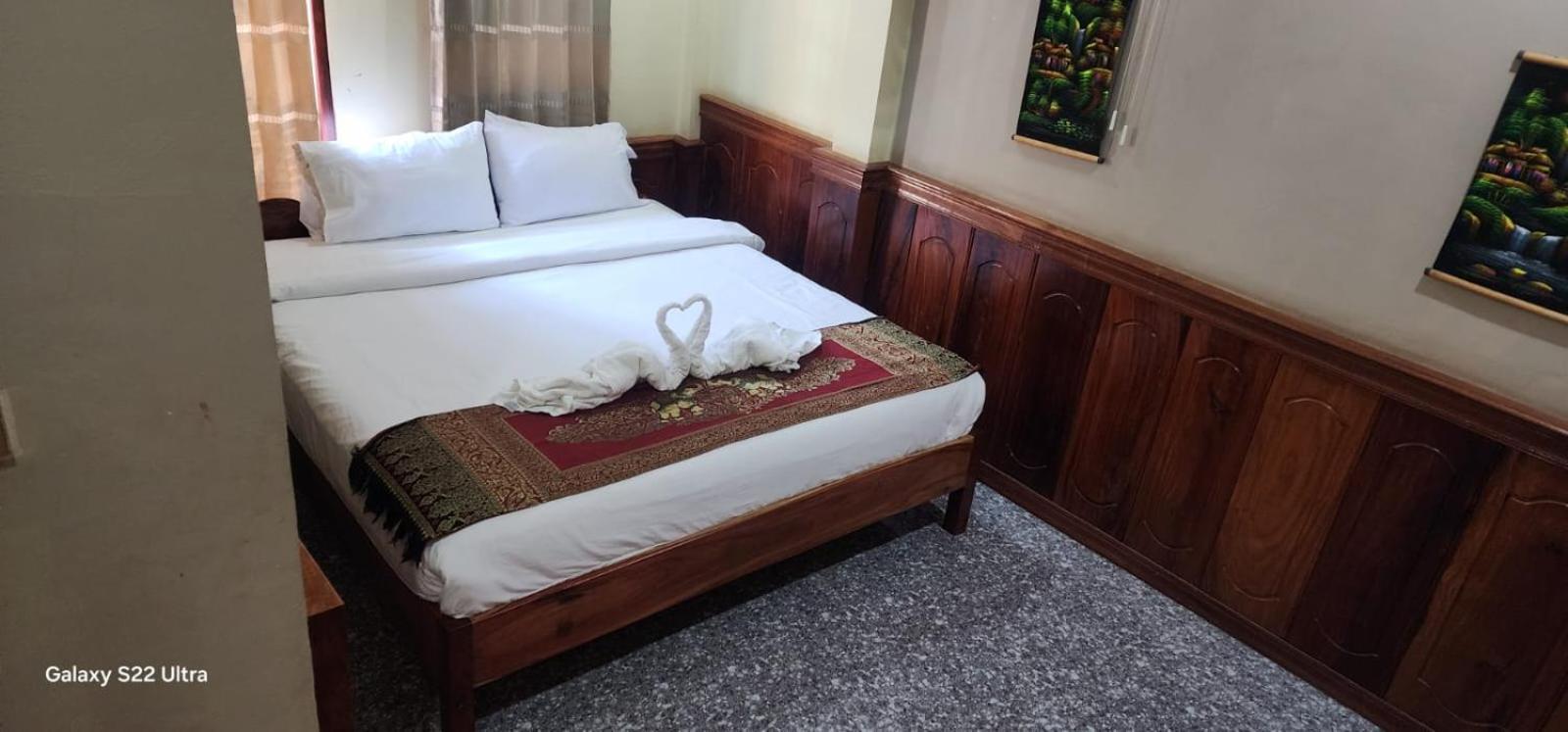 Thip Phavanh Guesthouse Muang Pakbèng Buitenkant foto