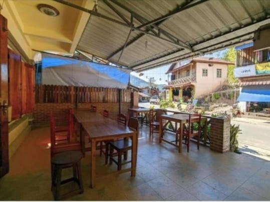 Thip Phavanh Guesthouse Muang Pakbèng Buitenkant foto