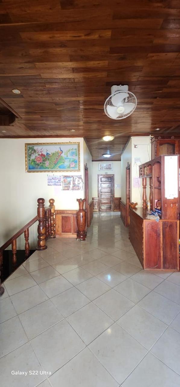 Thip Phavanh Guesthouse Muang Pakbèng Buitenkant foto