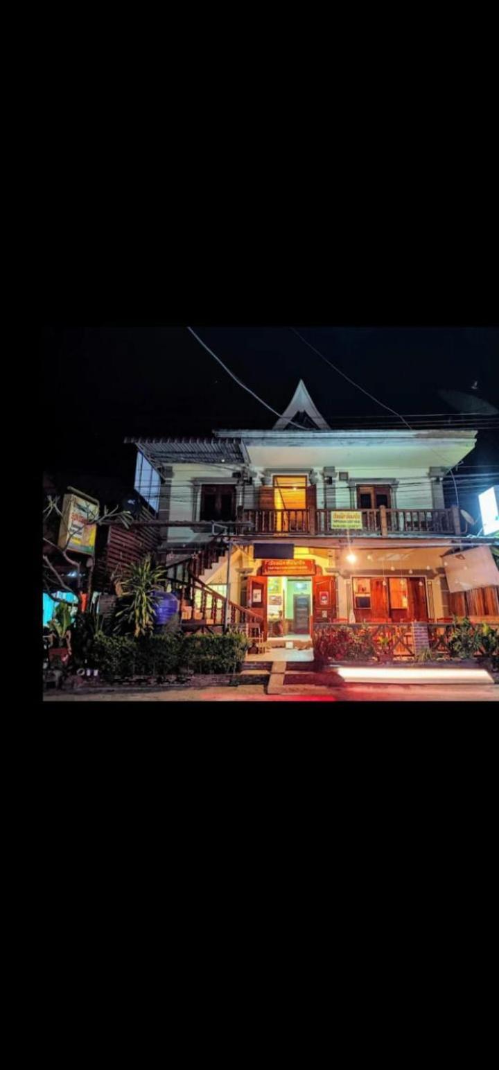Thip Phavanh Guesthouse Muang Pakbèng Buitenkant foto
